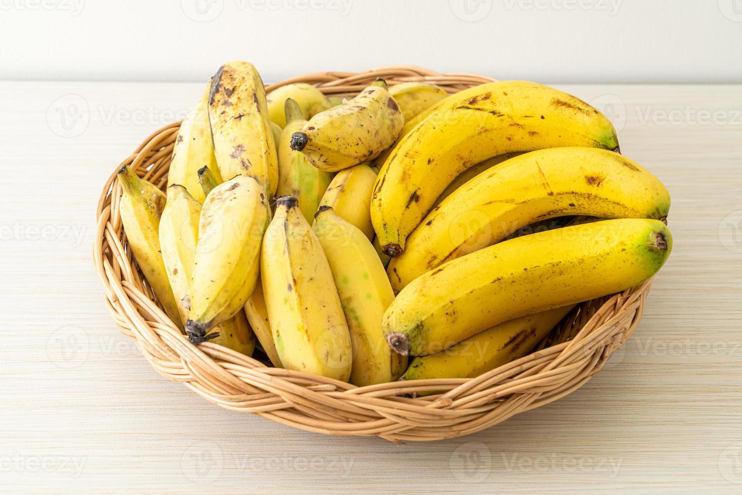 Fresh yellow bananas in basket on the table 2995682 Stock Photo at Vecteezy