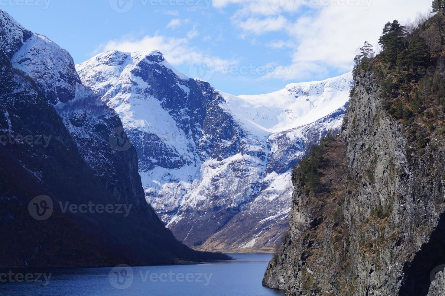 con un crucero en los fiordos de noruega foto