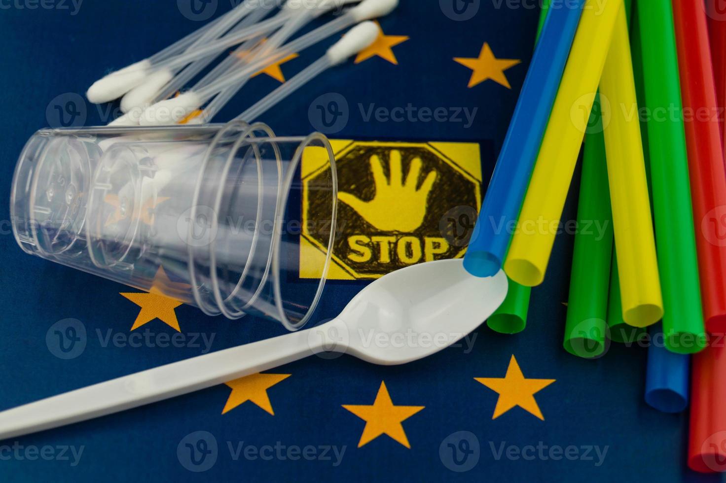 Europa prohíbe las pajitas y la vajilla de plástico debido a los microplásticos foto