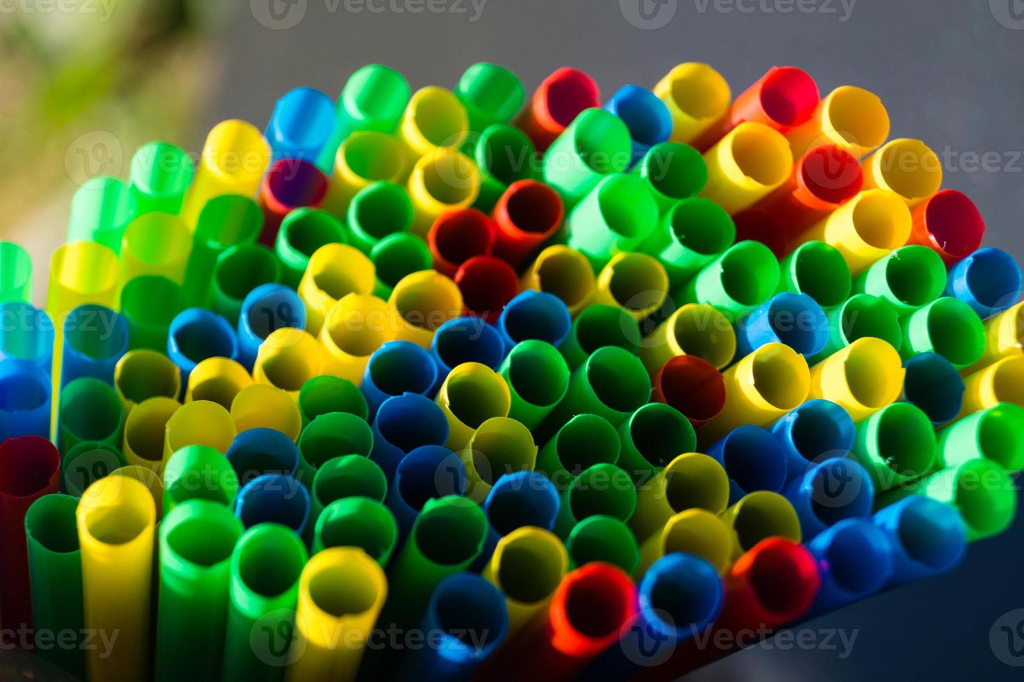 Europe bans straws and plastic tableware because of microplastics photo