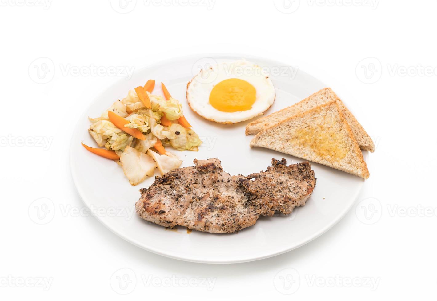 bistec de cerdo a la parrilla con pimientos negros foto