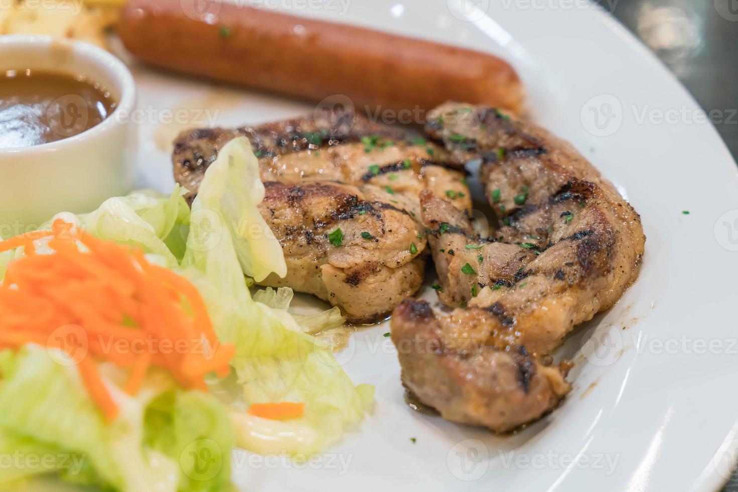 Filete de cerdo kurobuta con salchicha foto