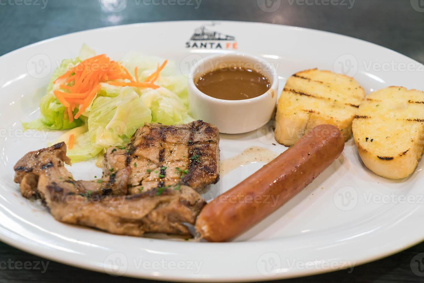 Filete de cerdo kurobuta con salchicha foto