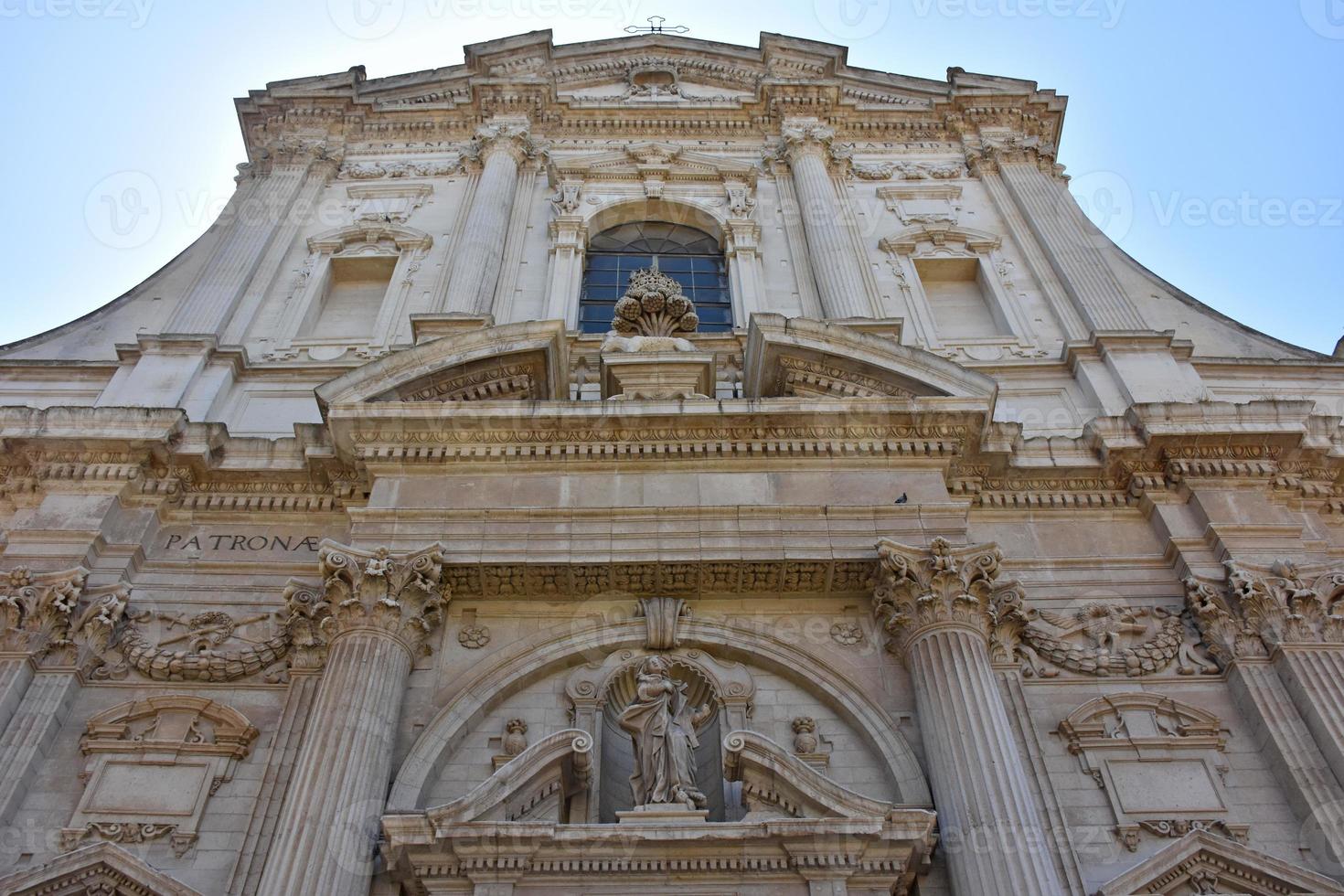 italia, lecce, ciudad con arquitectura barroca e iglesias y restos arqueológicos. foto