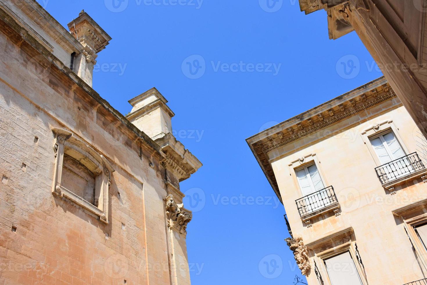 italia, lecce, ciudad con arquitectura barroca e iglesias y restos arqueológicos. foto