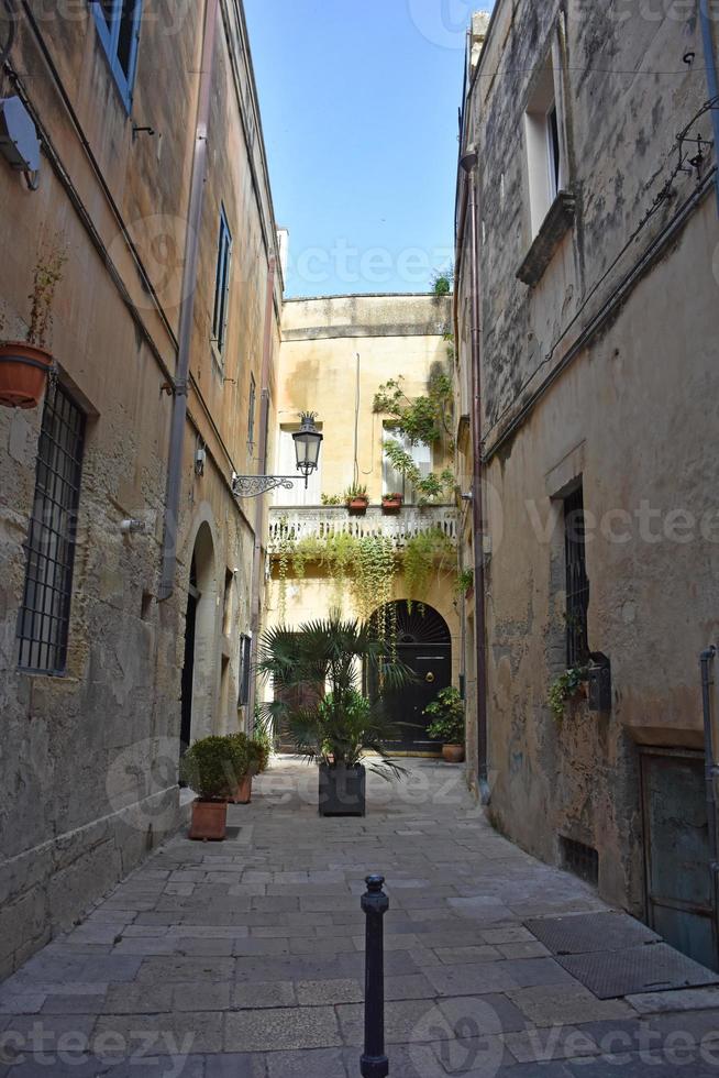 italia, lecce, ciudad con arquitectura barroca e iglesias y restos arqueológicos. foto