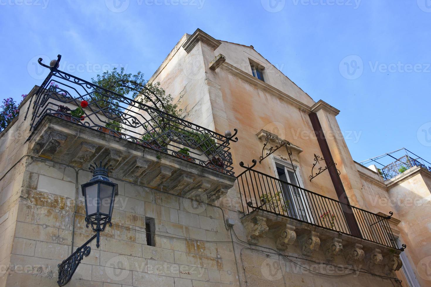 italia, lecce, ciudad con arquitectura barroca e iglesias y restos arqueológicos. foto