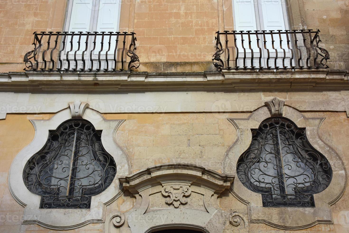 italia, lecce, ciudad con arquitectura barroca e iglesias y restos arqueológicos. foto