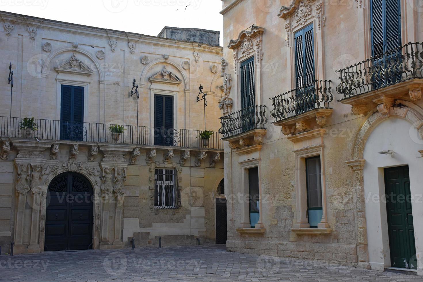 italia, lecce, ciudad con arquitectura barroca e iglesias y restos arqueológicos. foto