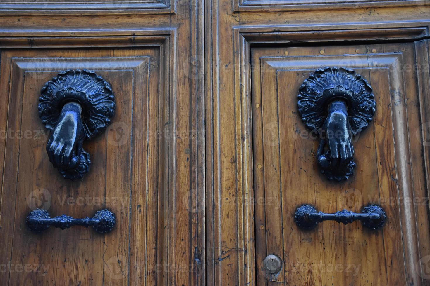 Pomos de las puertas en Lecce, Italia foto