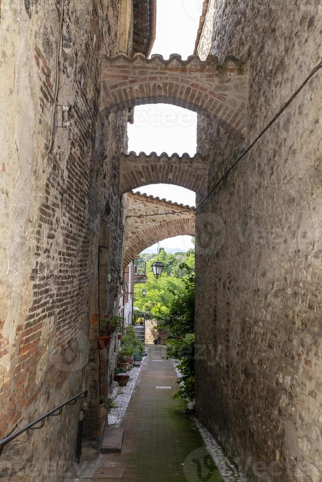 arquitectura del pueblo de san gemini foto