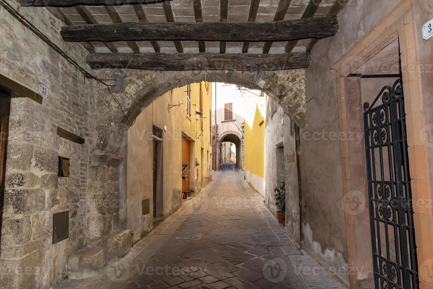 arquitectura del pueblo de san gemini foto