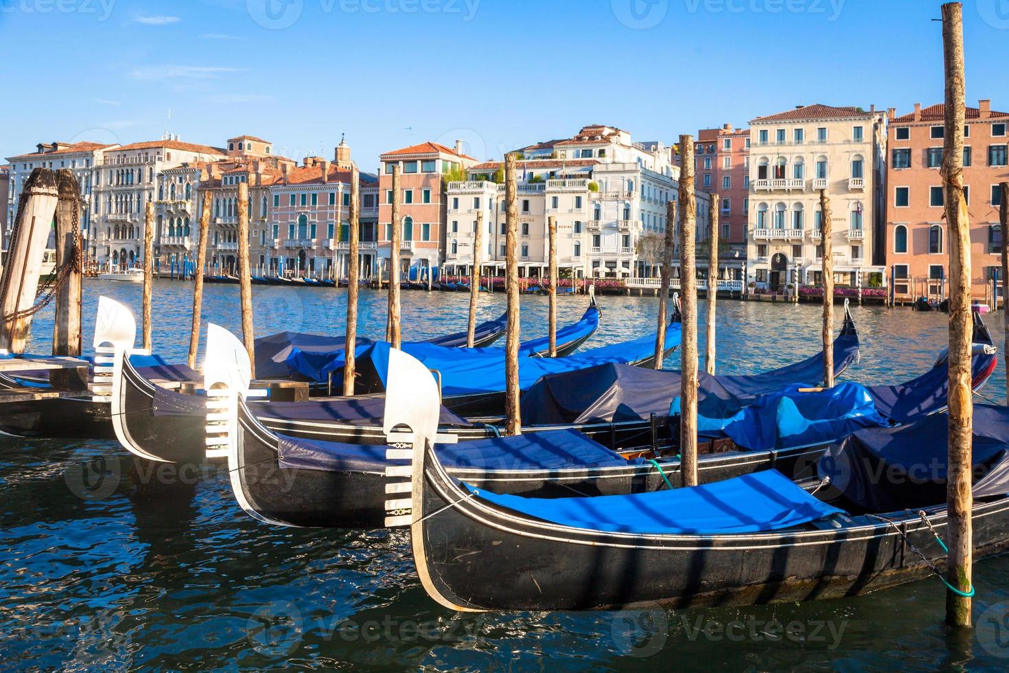 Venecia, detalle de góndolas foto