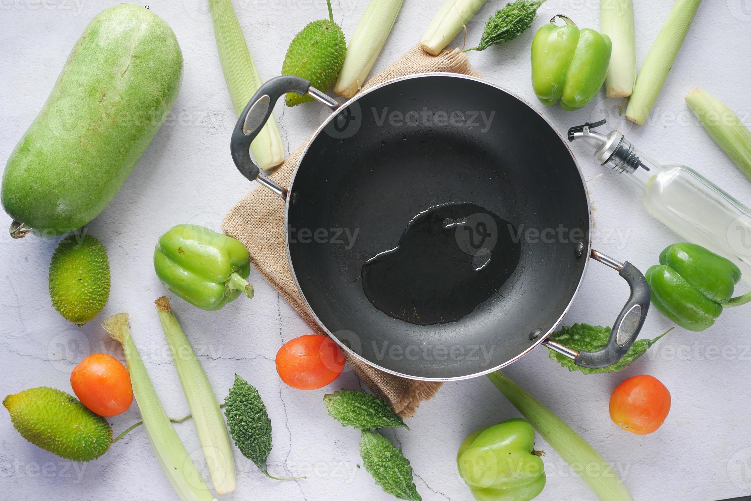 Pouring vegetable oil into frying pan. 3024179 Stock Photo at Vecteezy