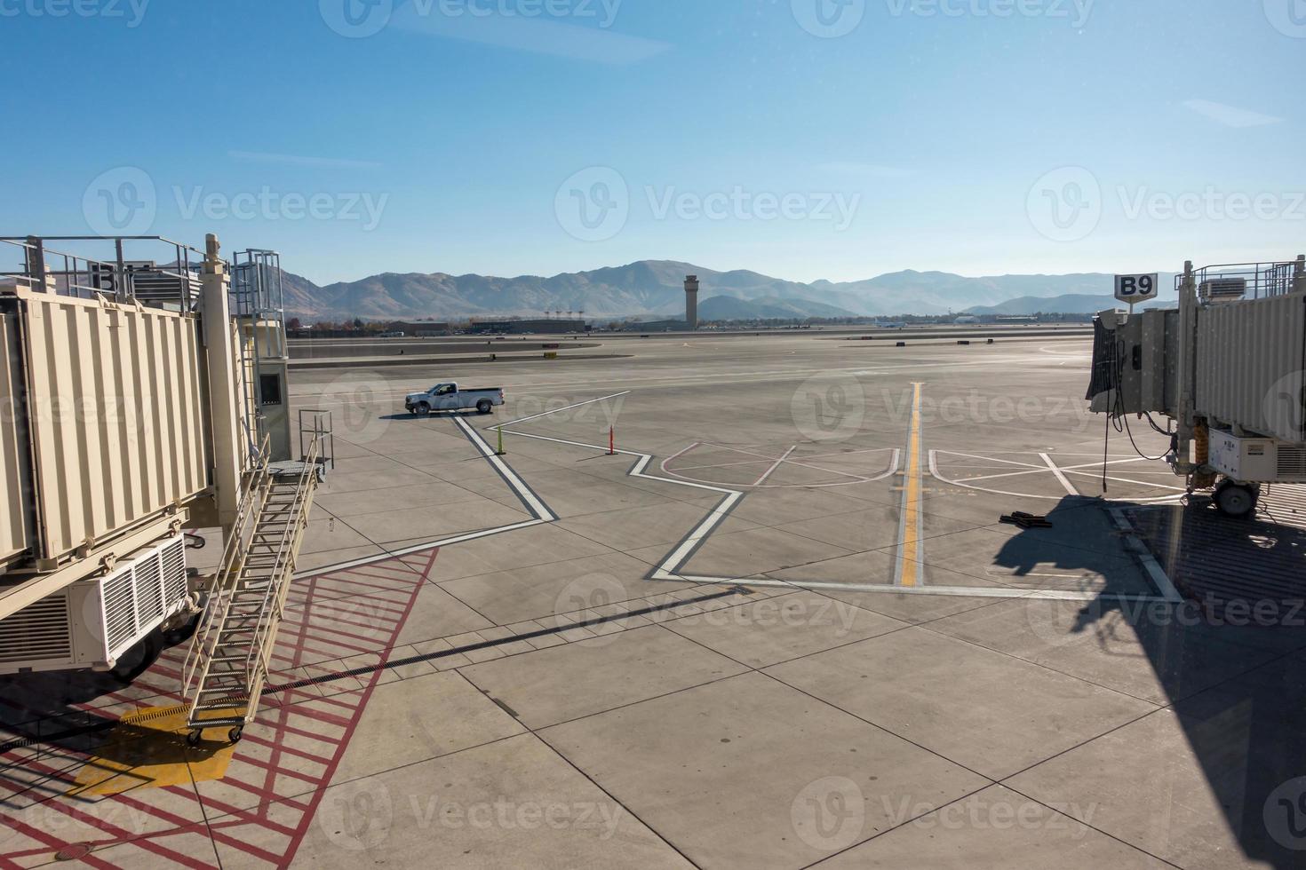 escenas alrededor del aeropuerto de reno nevada en noviembre foto