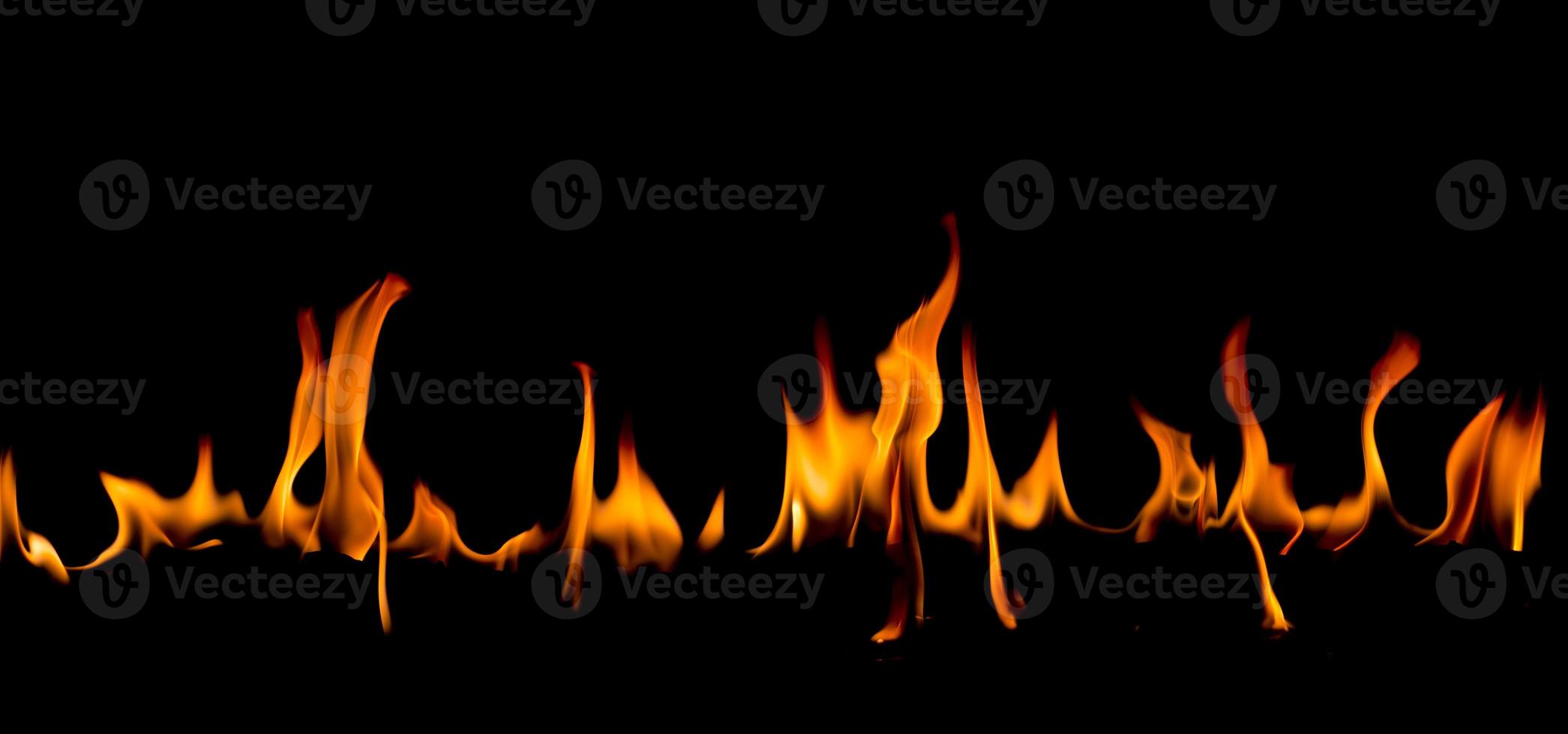 llama de fuego en blackground foto