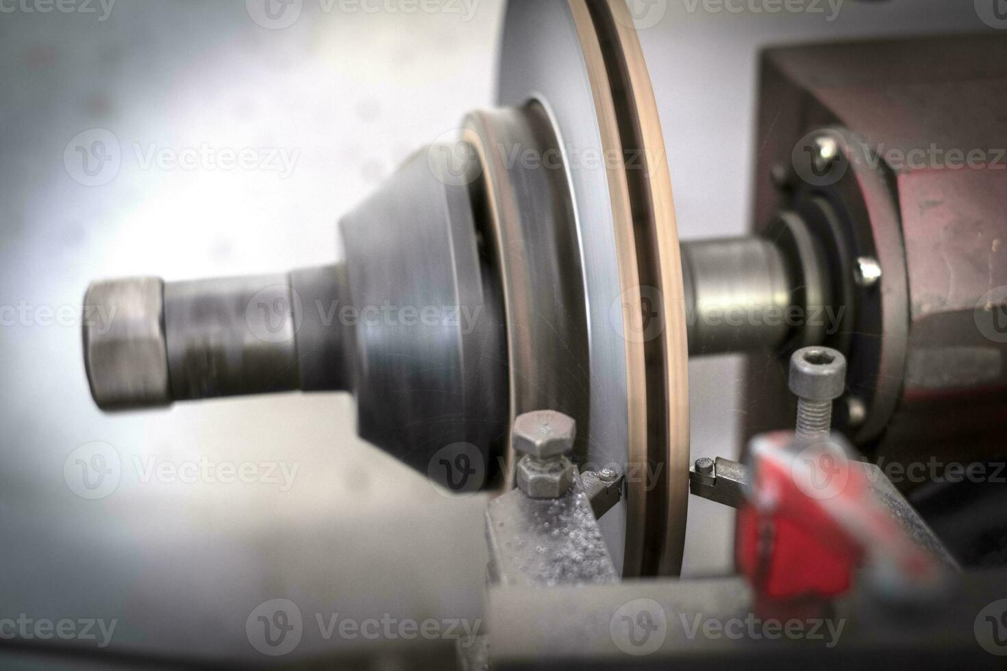 Brake lathe tool polishing disc brakes of cars working automatic photo