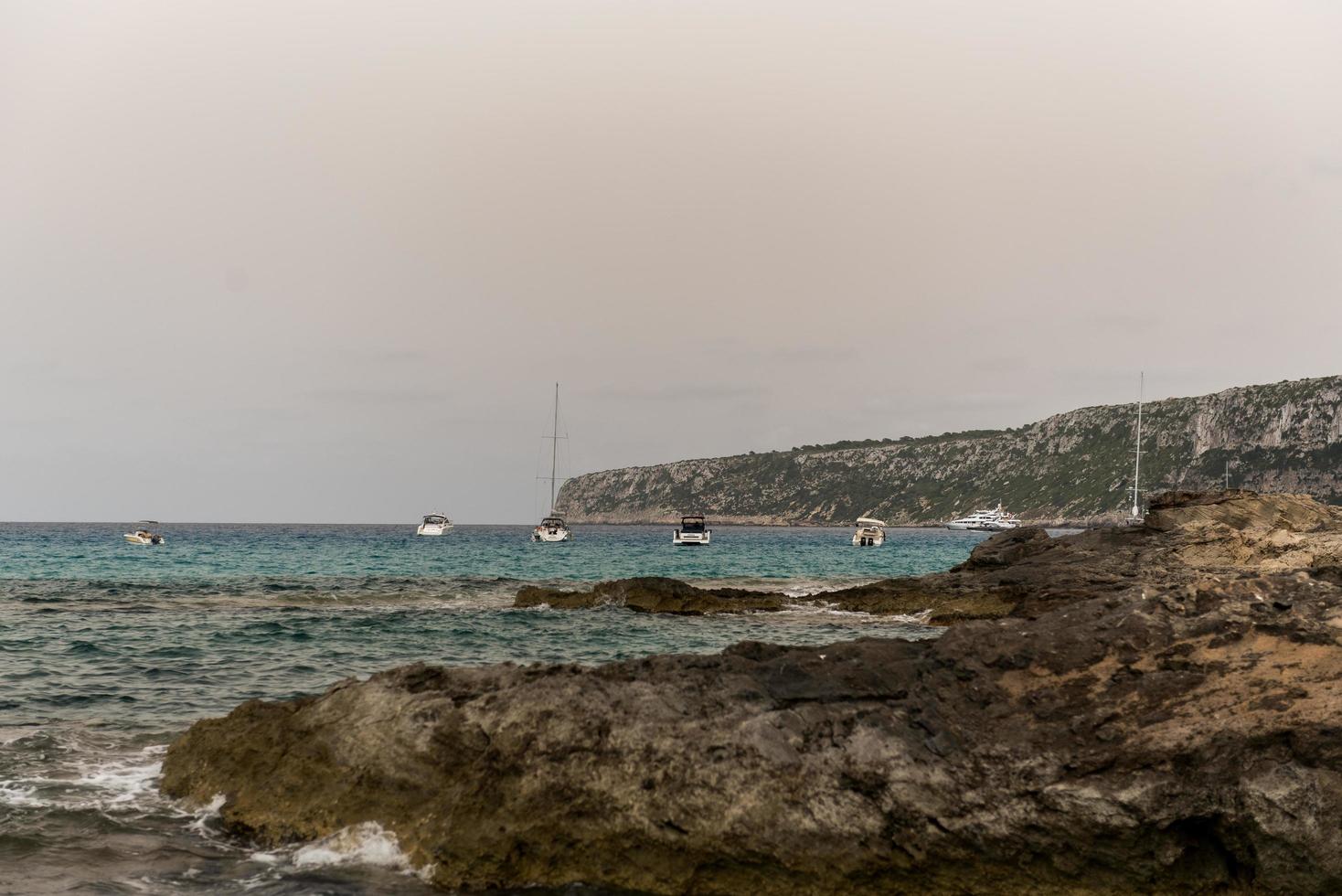 Es calo de sant agusti pueblo de pescadores en la isla de formentera foto