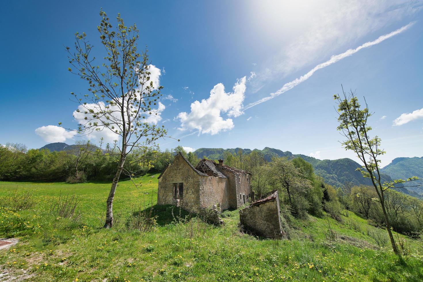 Ancient house in the destroyed countryside to be restored photo