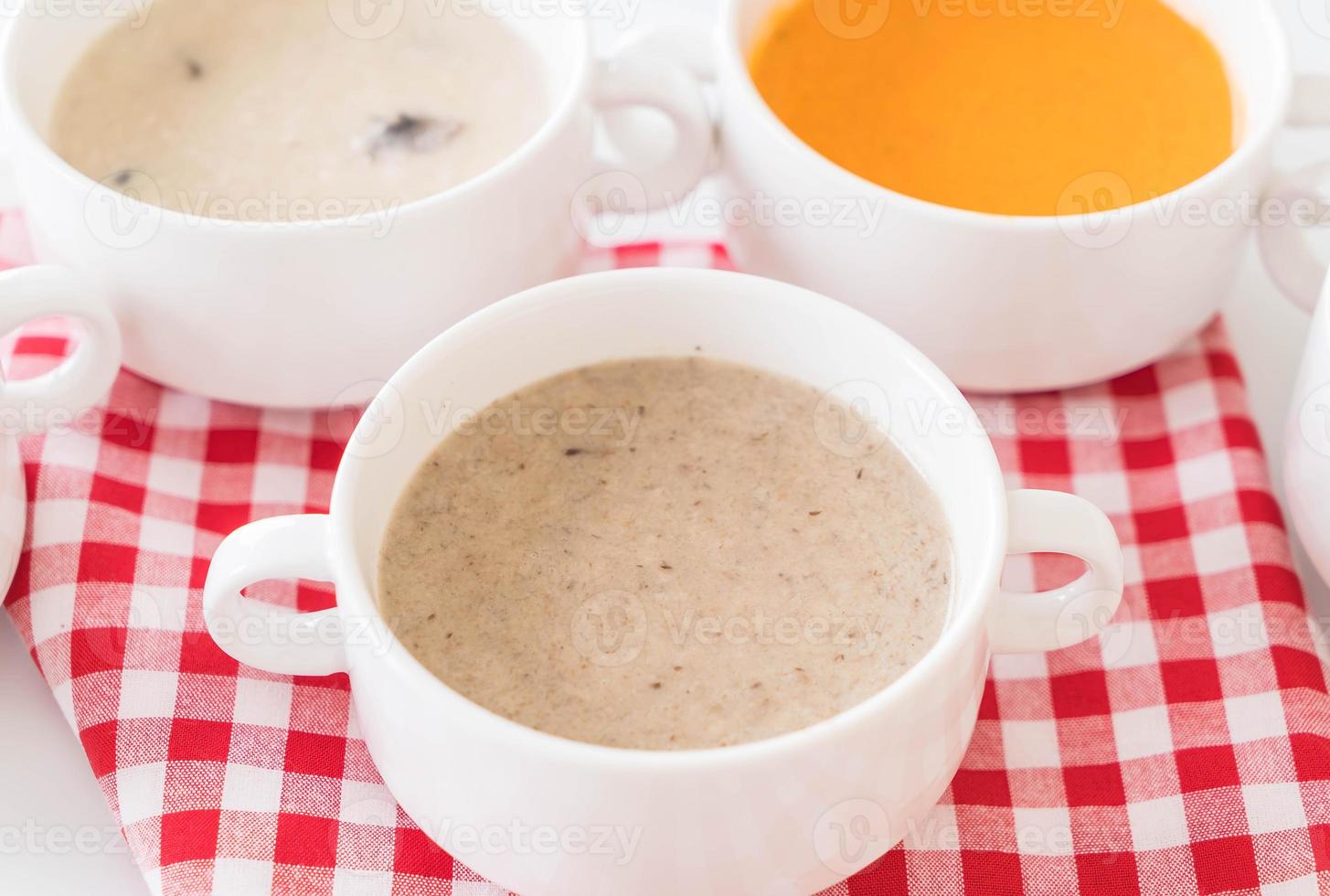 tazón de sopa de champiñones foto