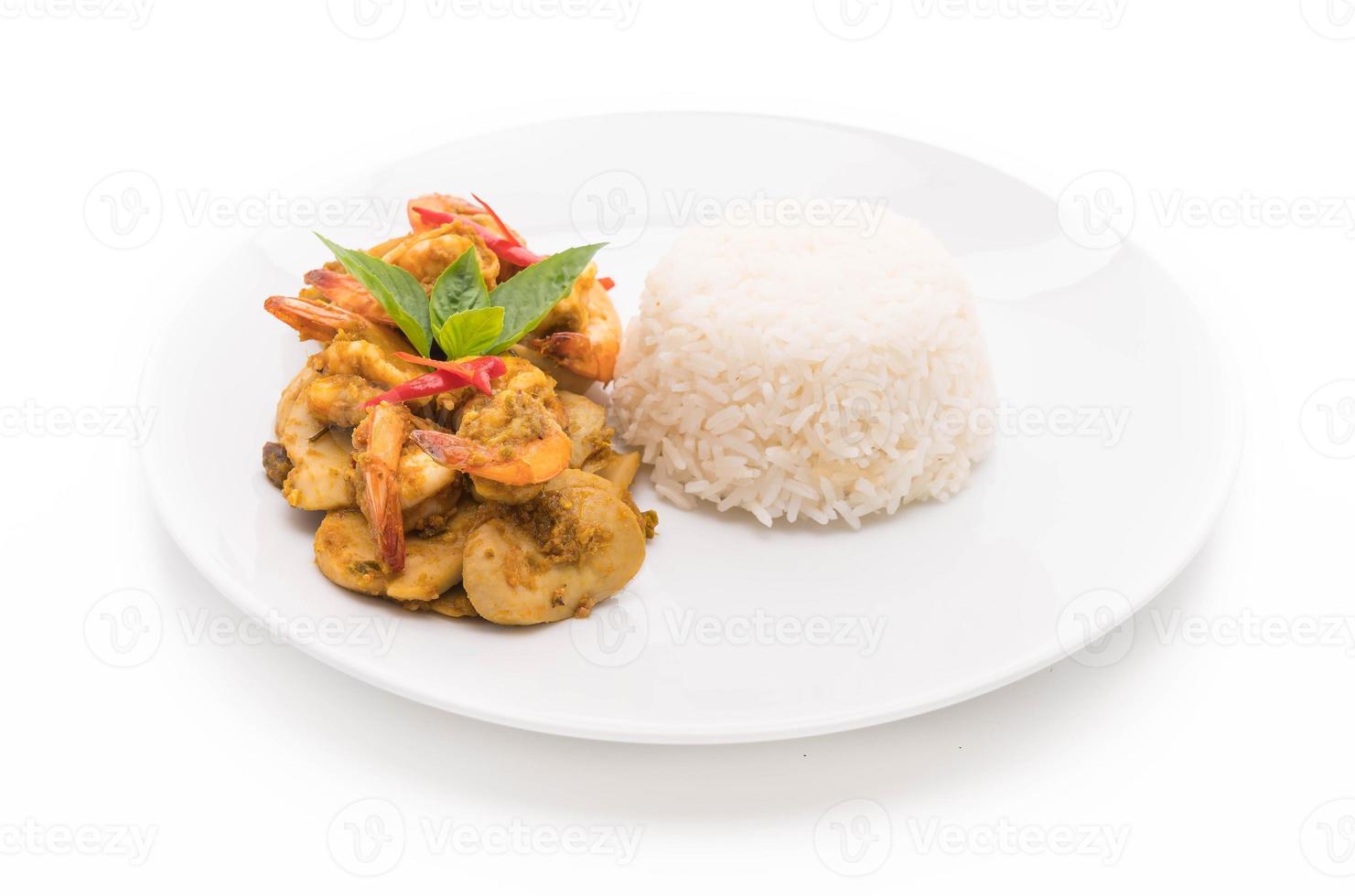 Stir fried shrimp and green curry photo