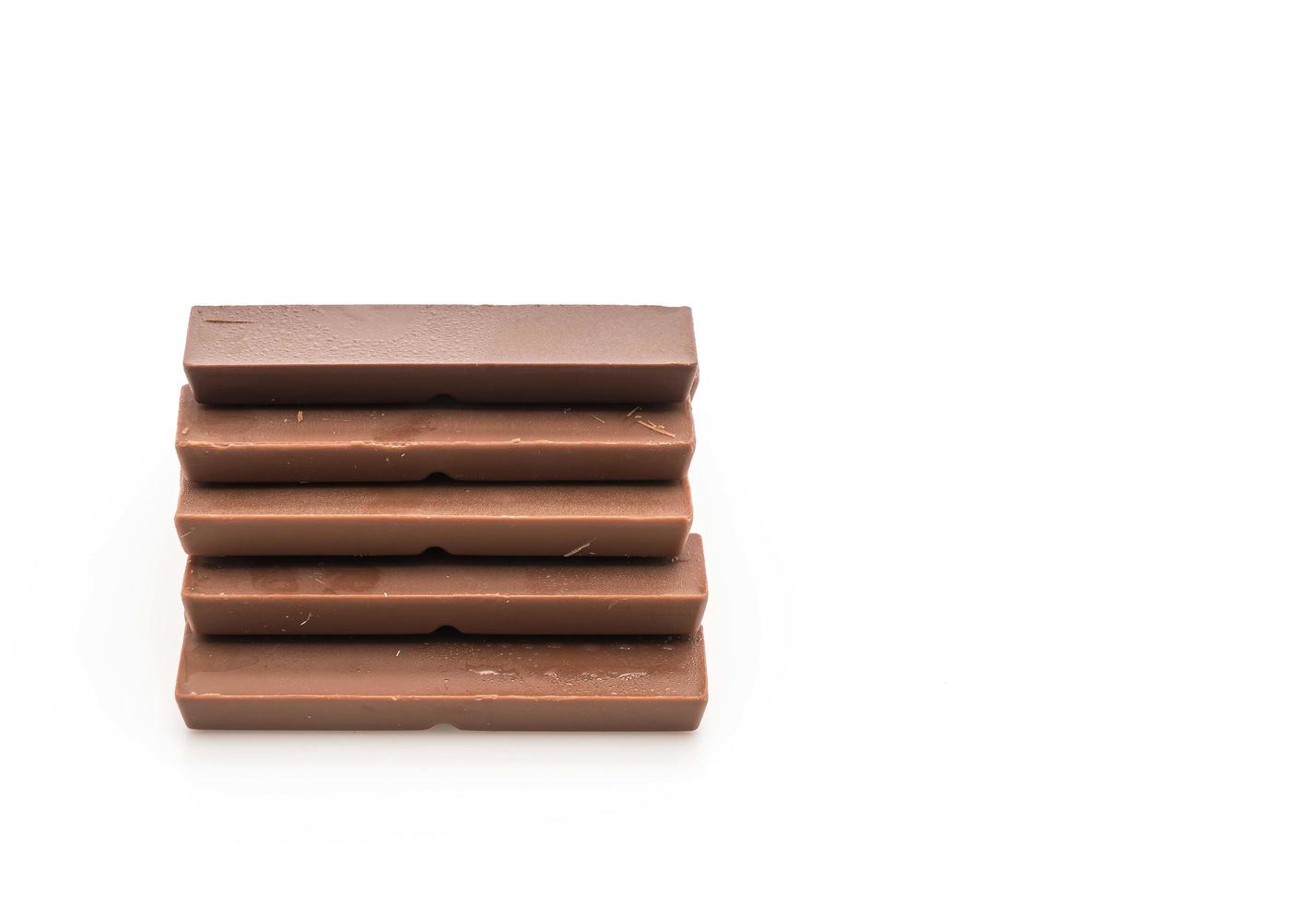 barras de chocolate sobre fondo blanco foto