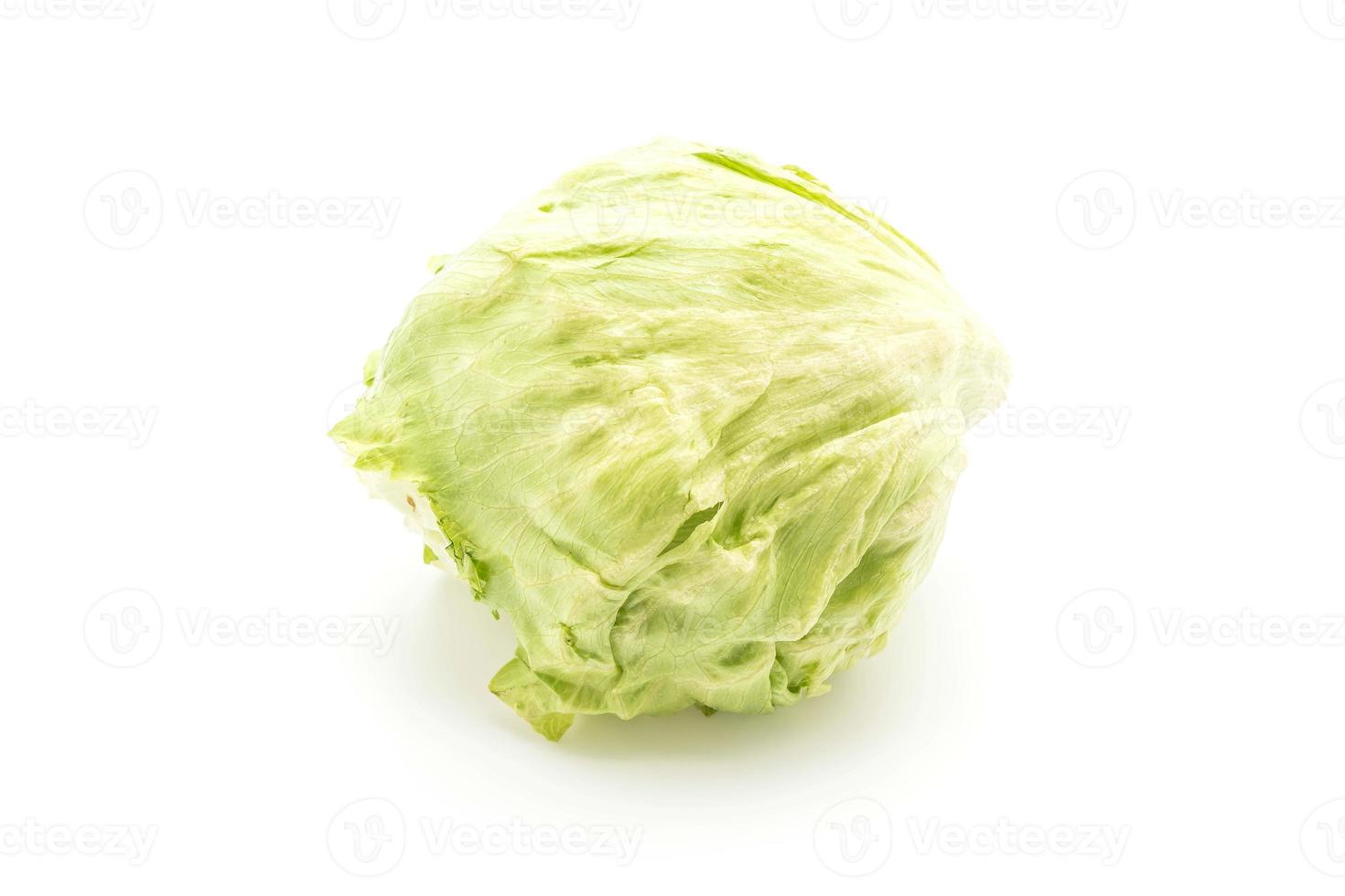 lechuga fresca sobre fondo blanco foto