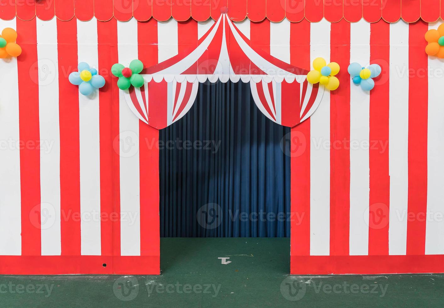 Entry gate with red and white backdrop photo