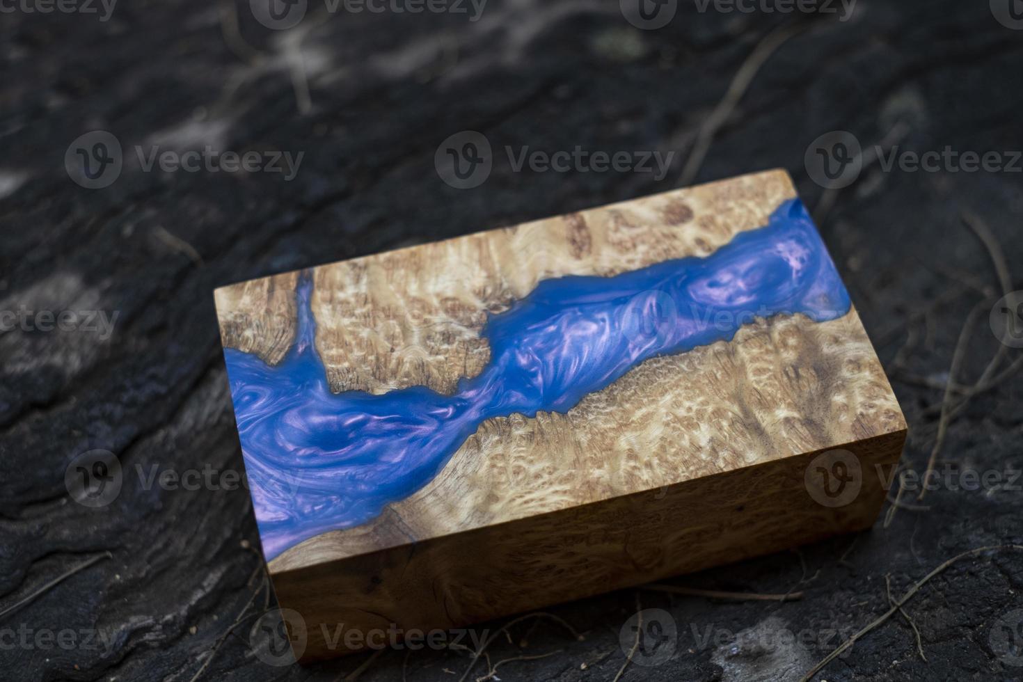 Casting epoxy resin stabilizing burl Leza  Salao wood photo