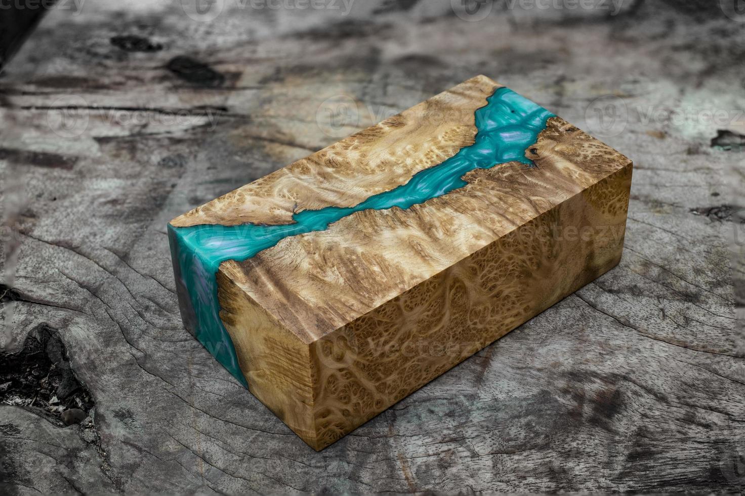 Casting epoxy resin stabilizing burl Leza  Salao wood photo