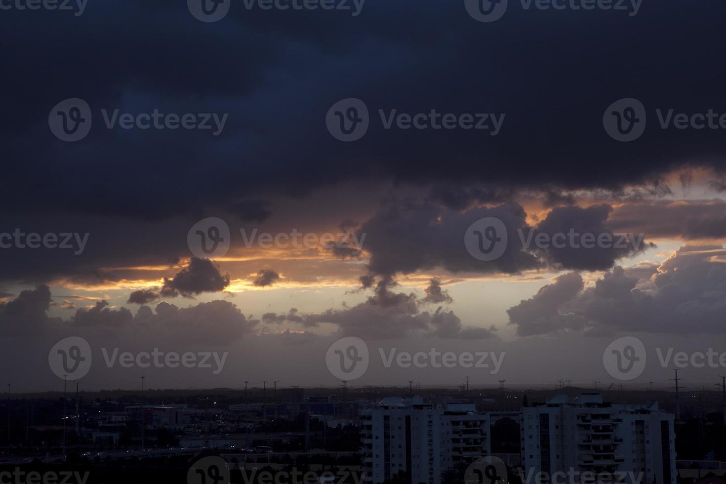 una loca puesta de sol en israel vistas de la tierra santa foto