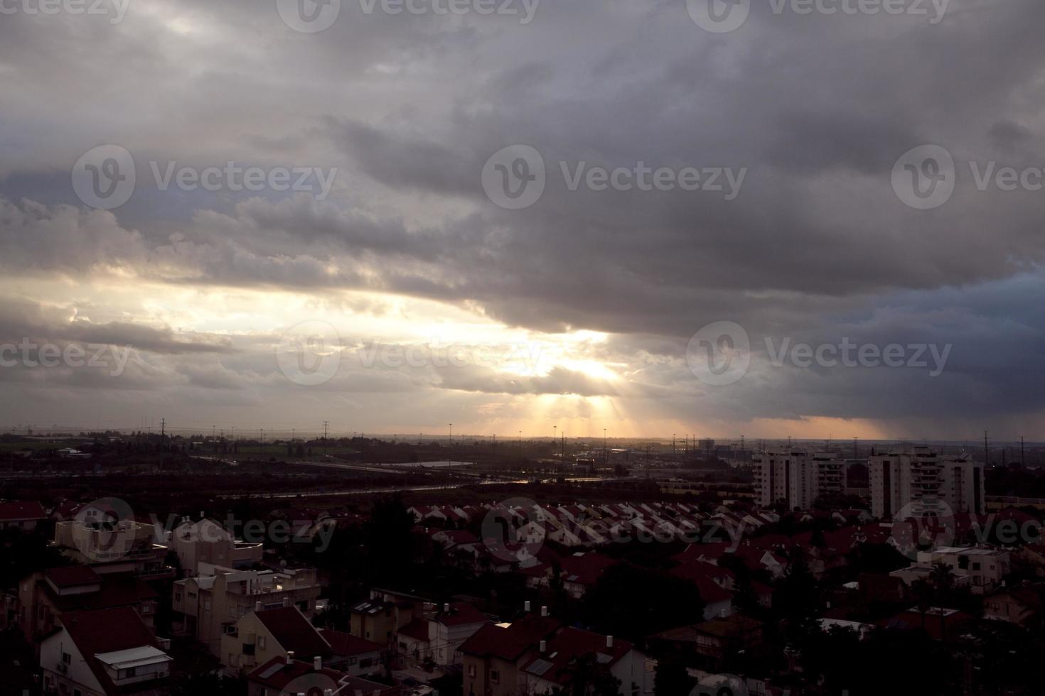 una loca puesta de sol en israel vistas de la tierra santa foto