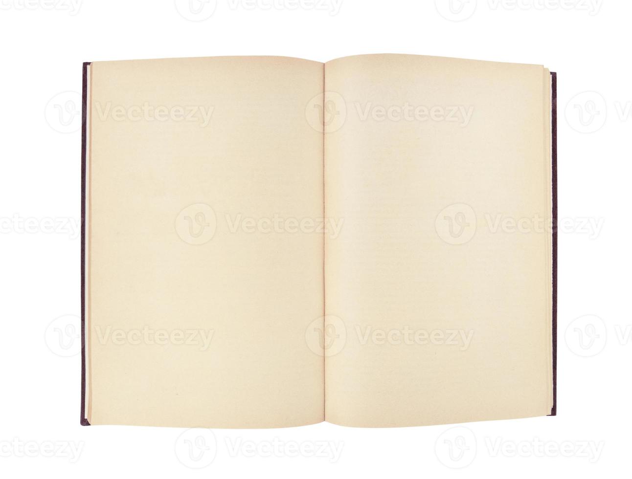 viejo libro abierto con páginas vacías aislado en un fondo blanco. foto