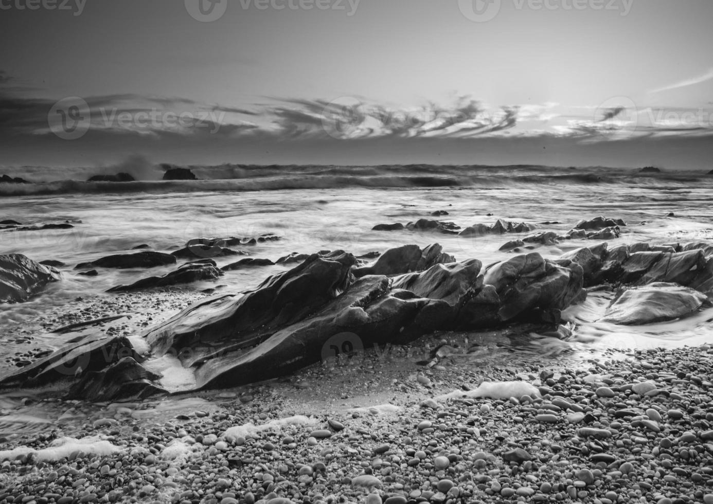 blanco y negro de una playa en Sudáfrica foto