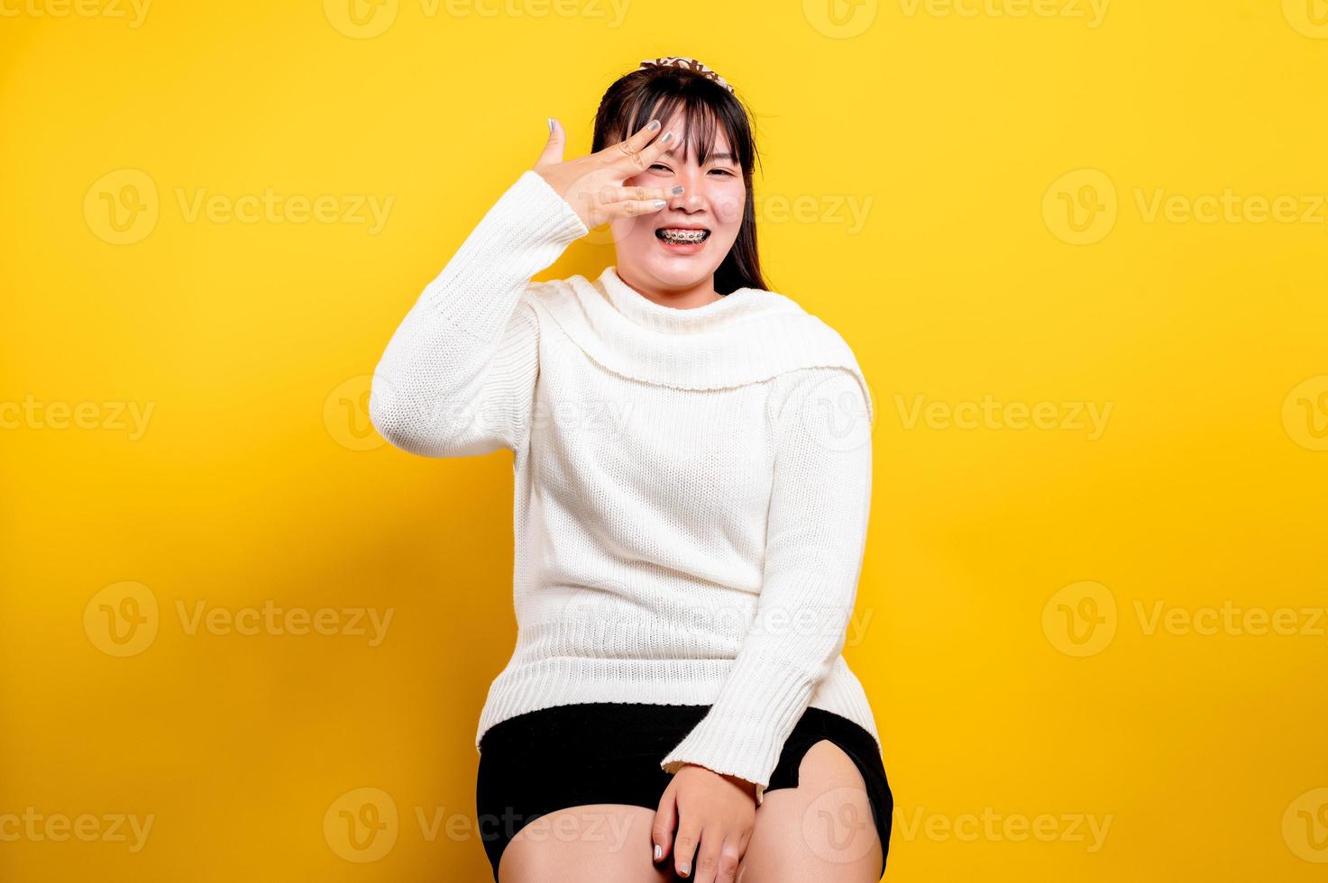 retrato de una bella mujer asiática con una cara sonriente. mujer asiática foto