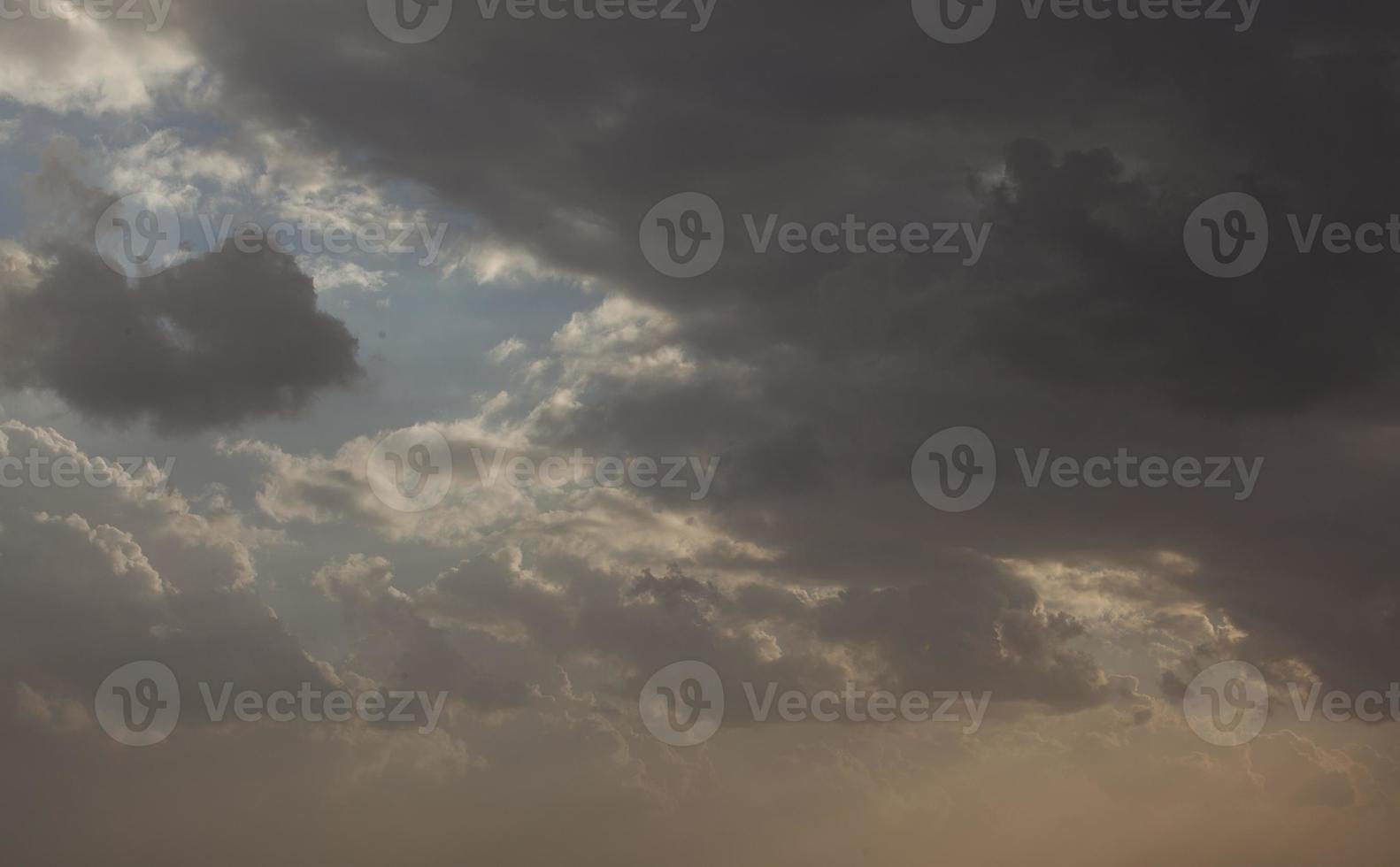 nubes locas en israel bonitas vistas de la tierra santa foto