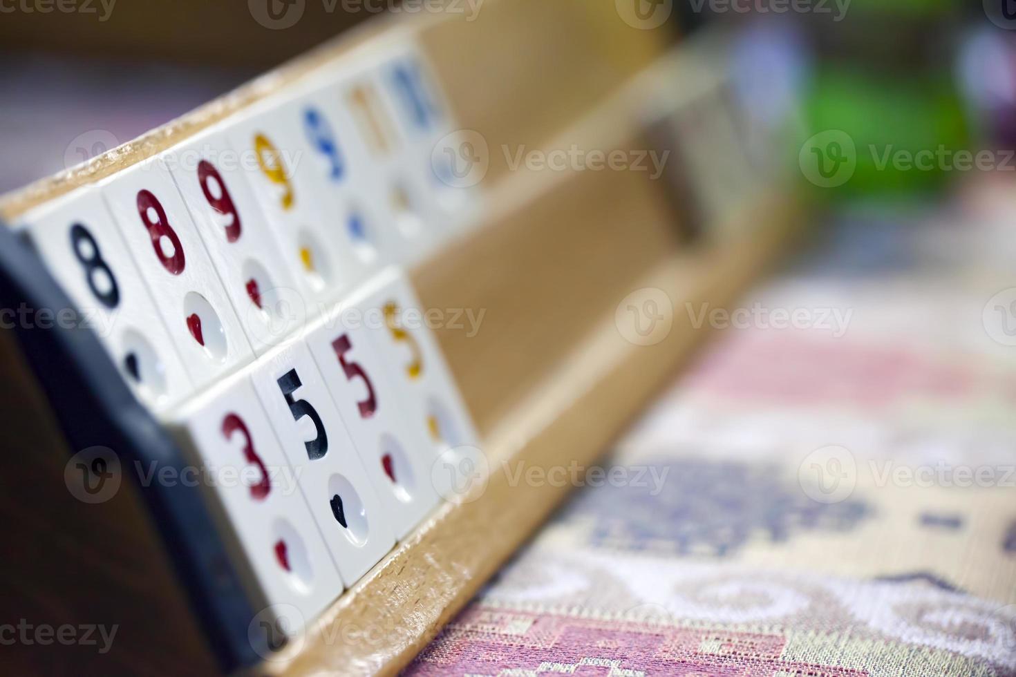 Anatolia juego de cuadrados de rummy tradicional llamado okey foto