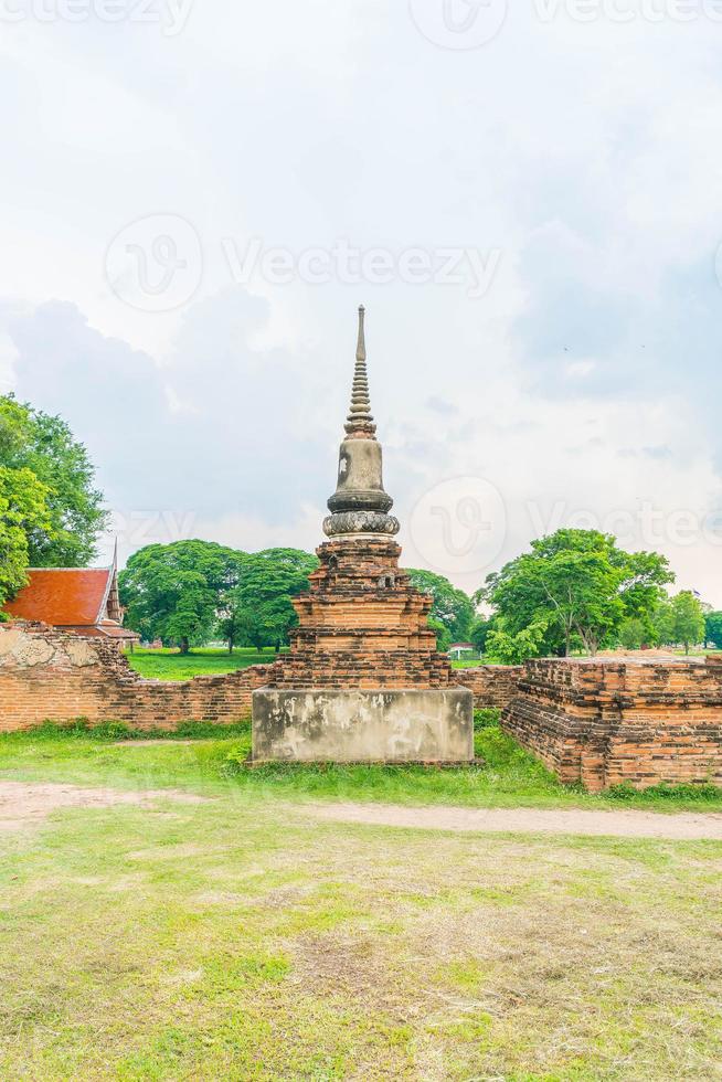 Hermosa arquitectura antigua histórica de ayutthaya en tailandia: mejora el estilo de procesamiento del color foto