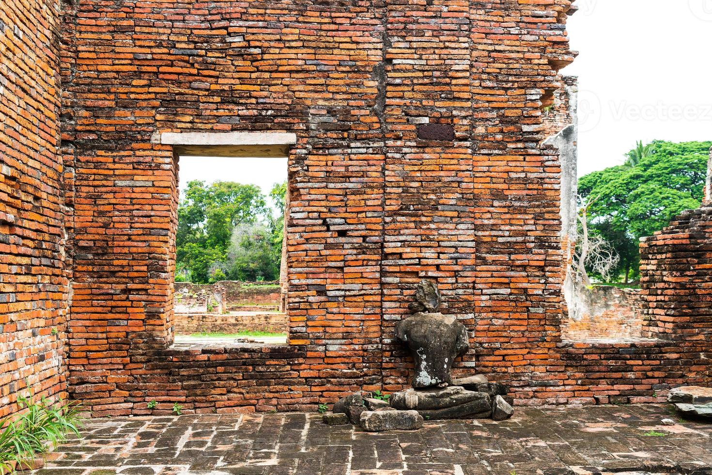 Hermosa arquitectura antigua histórica de ayutthaya en tailandia: mejora el estilo de procesamiento del color foto