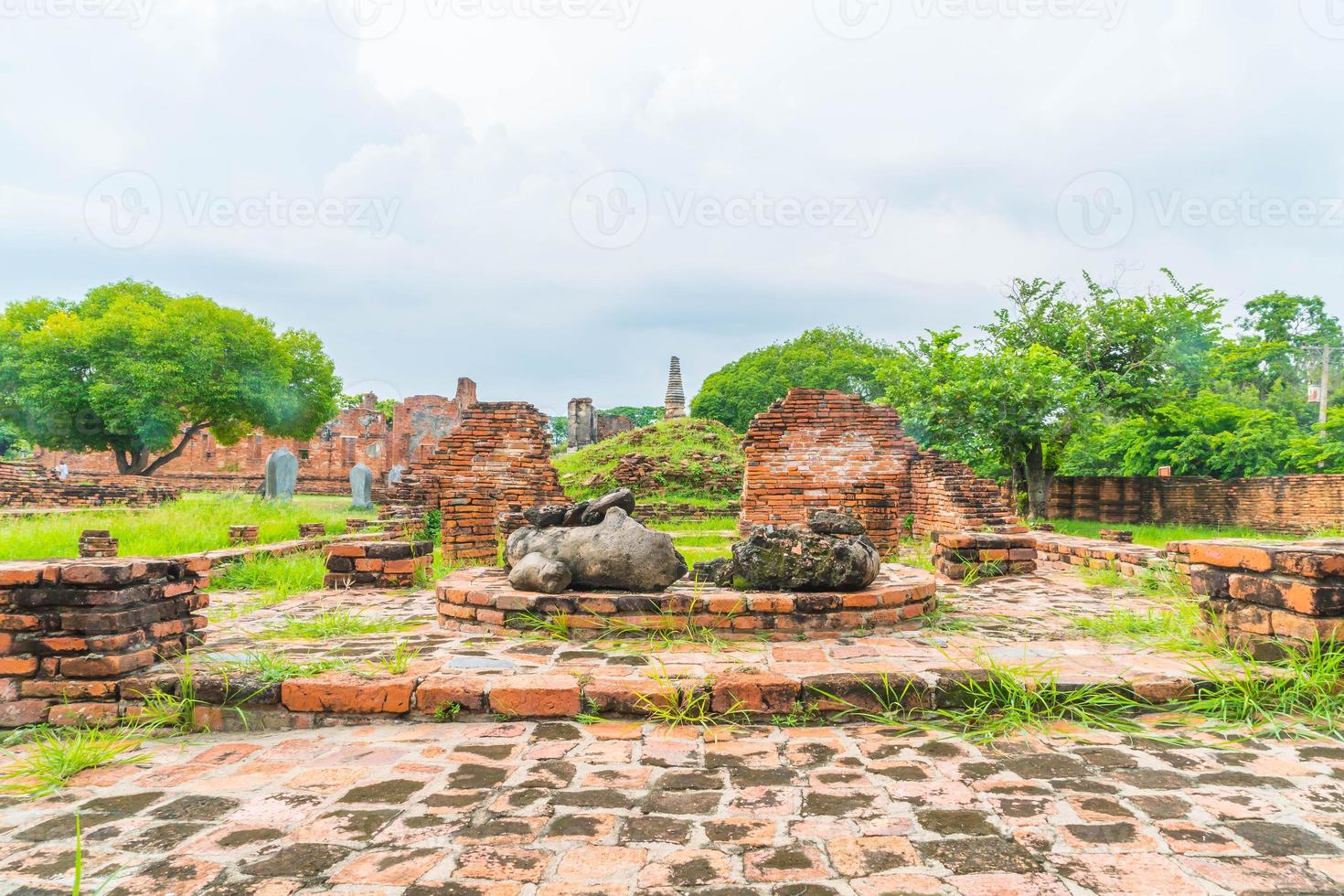 Hermosa arquitectura antigua histórica de ayutthaya en tailandia: mejora el estilo de procesamiento del color foto