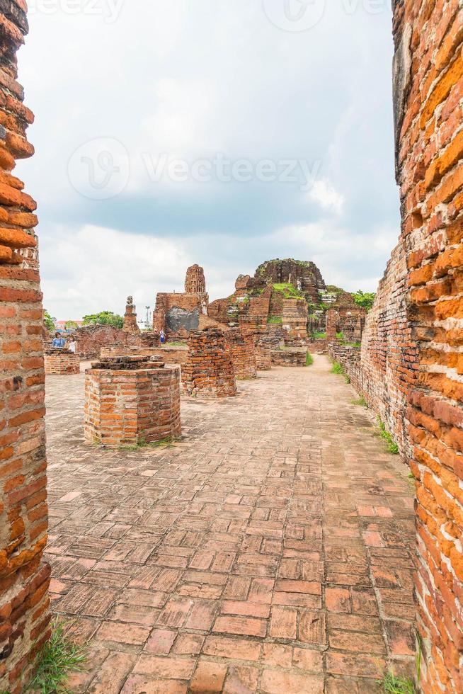 Hermosa arquitectura antigua histórica de ayutthaya en tailandia: mejora el estilo de procesamiento del color foto