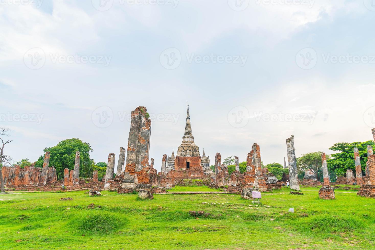 Hermosa arquitectura antigua histórica de ayutthaya en tailandia: mejora el estilo de procesamiento del color foto