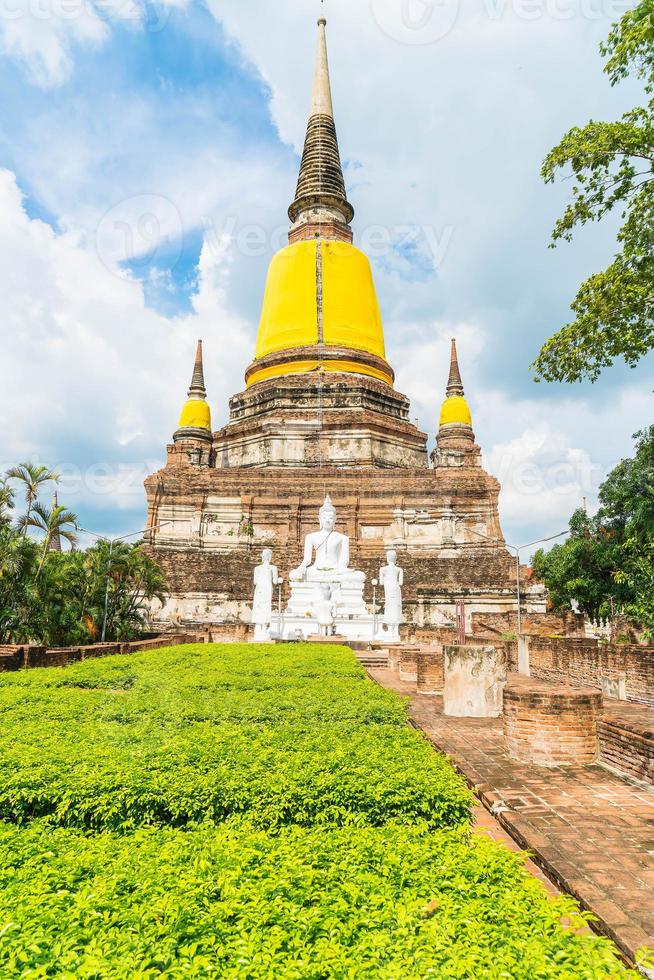 Hermosa arquitectura antigua histórica de ayutthaya en tailandia: mejora el estilo de procesamiento del color foto