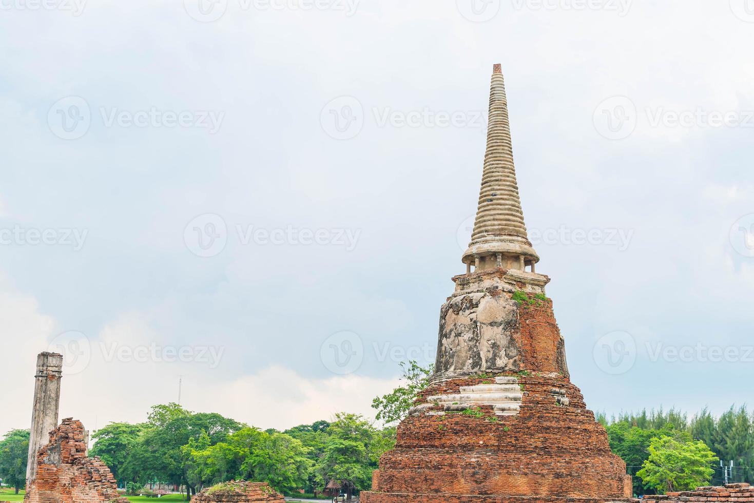 Hermosa arquitectura antigua histórica de ayutthaya en tailandia: mejora el estilo de procesamiento del color foto