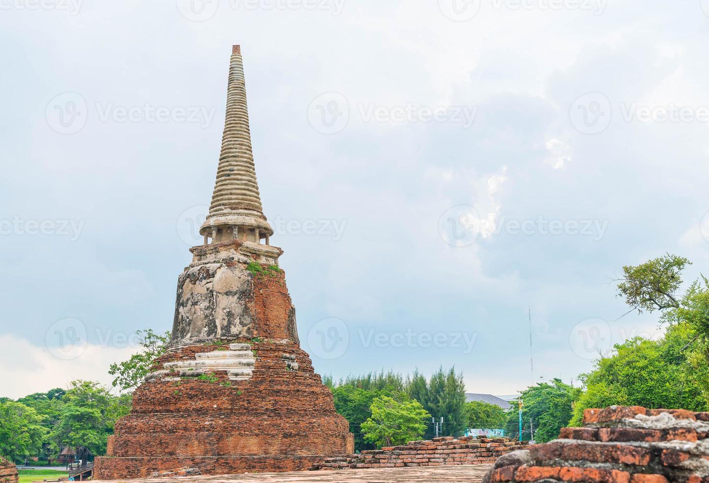 Hermosa arquitectura antigua histórica de ayutthaya en tailandia: mejora el estilo de procesamiento del color foto