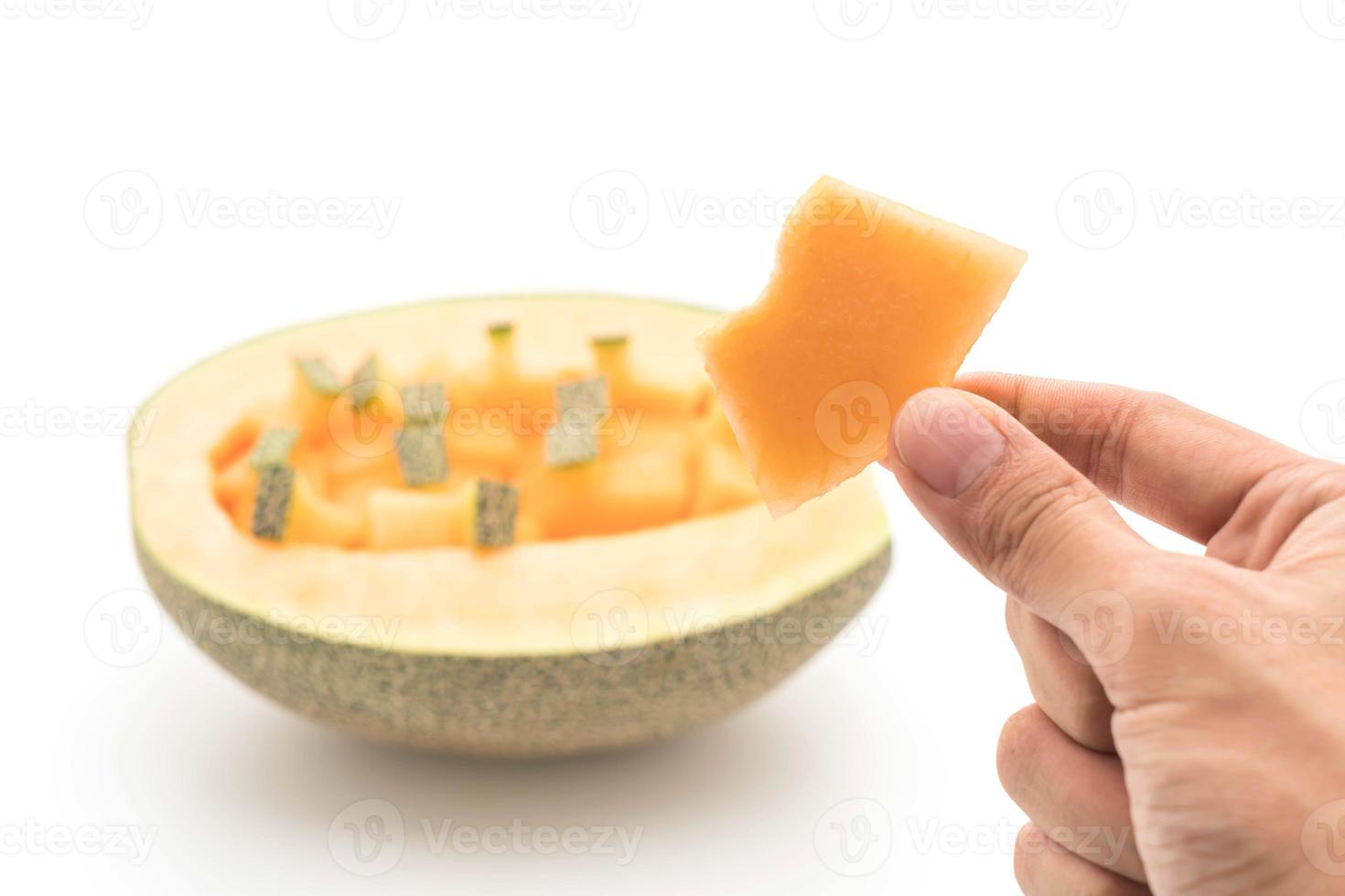 Melón cantalupo sobre fondo blanco. foto