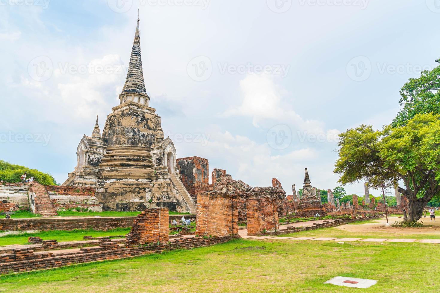 Hermosa arquitectura antigua histórica de ayutthaya en tailandia: mejora el estilo de procesamiento del color foto