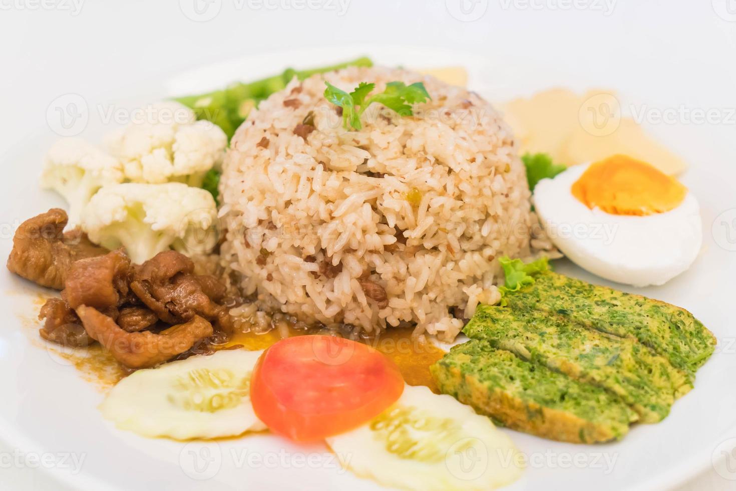 Fried rice with shrimp paste sauce and chopped pork photo