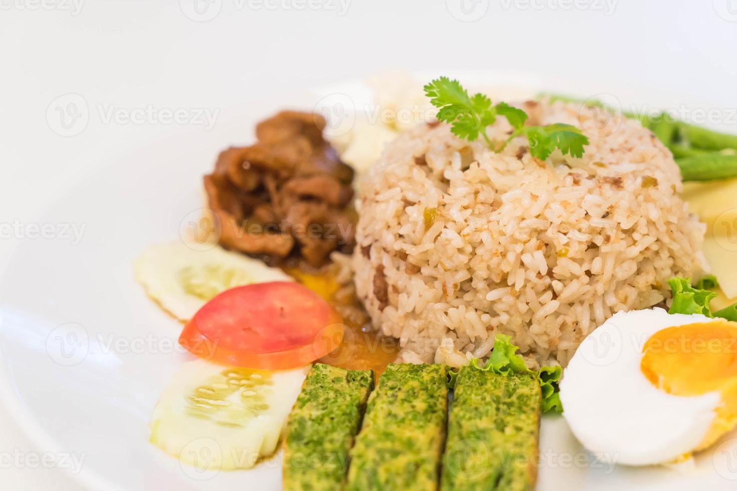 Fried rice with shrimp paste sauce and chopped pork photo