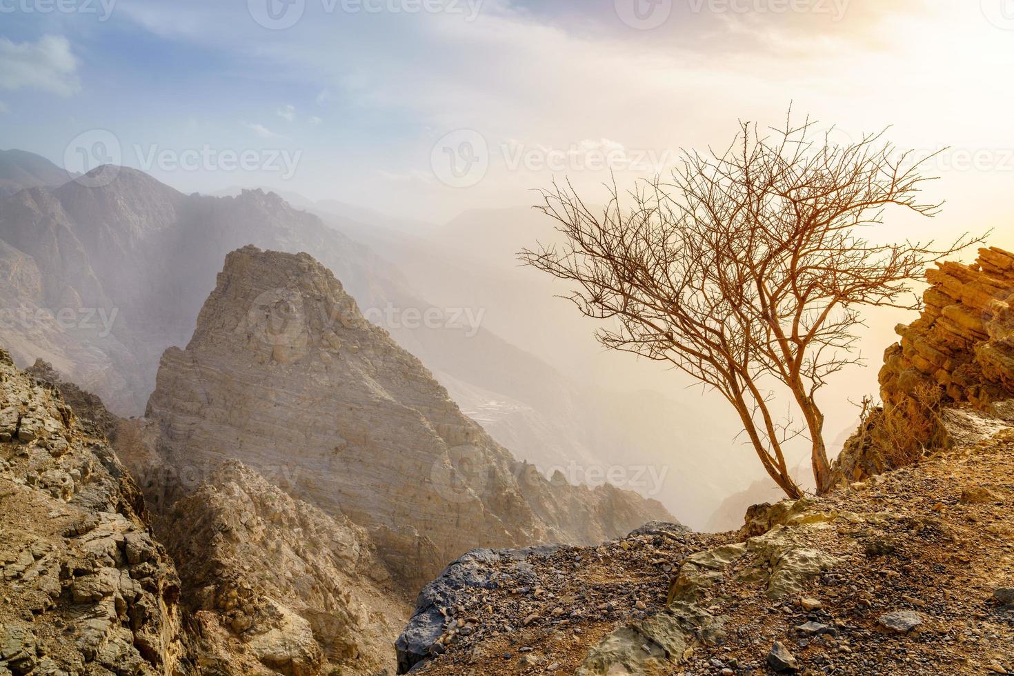 montañas hajar de ras al khaimah foto